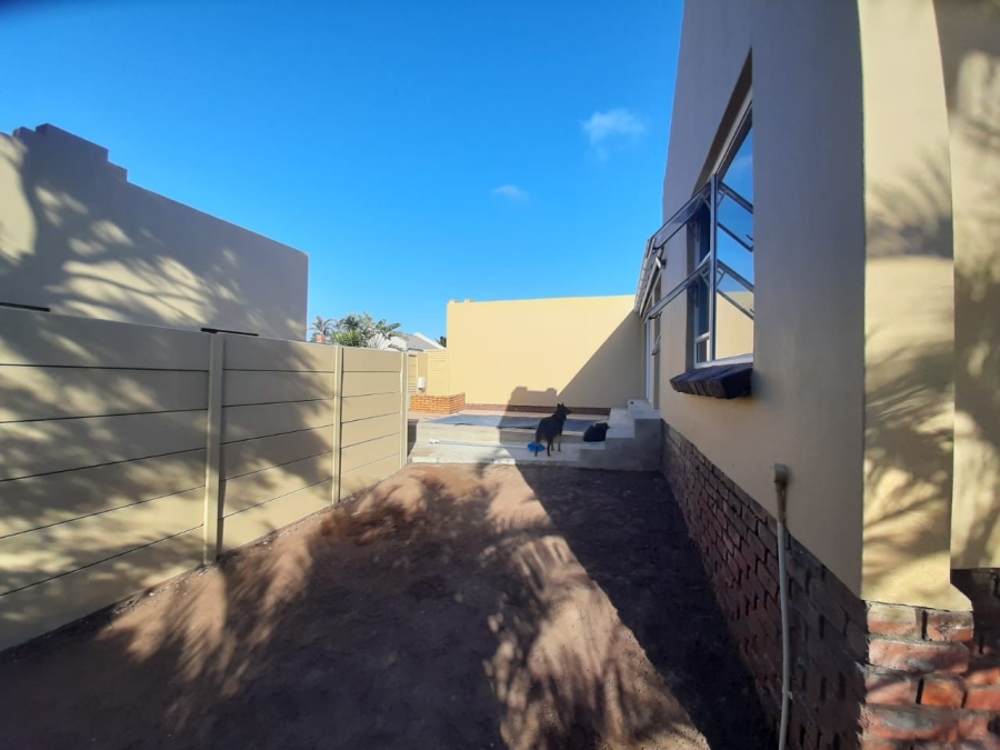 To Let 2 Bedroom Property for Rent in Beacon Bay North Eastern Cape